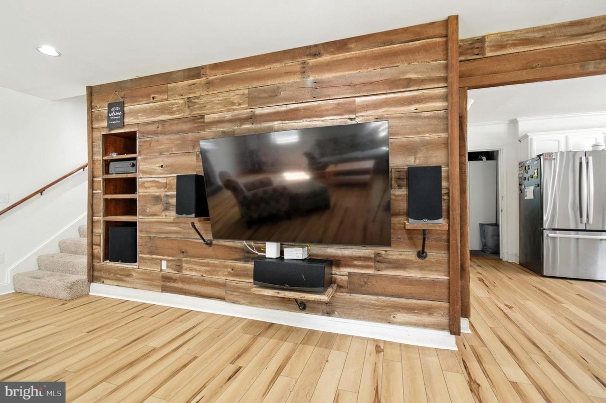 Interior, Recessed Lighting, Wood Texture Flooring, Wooden Walls