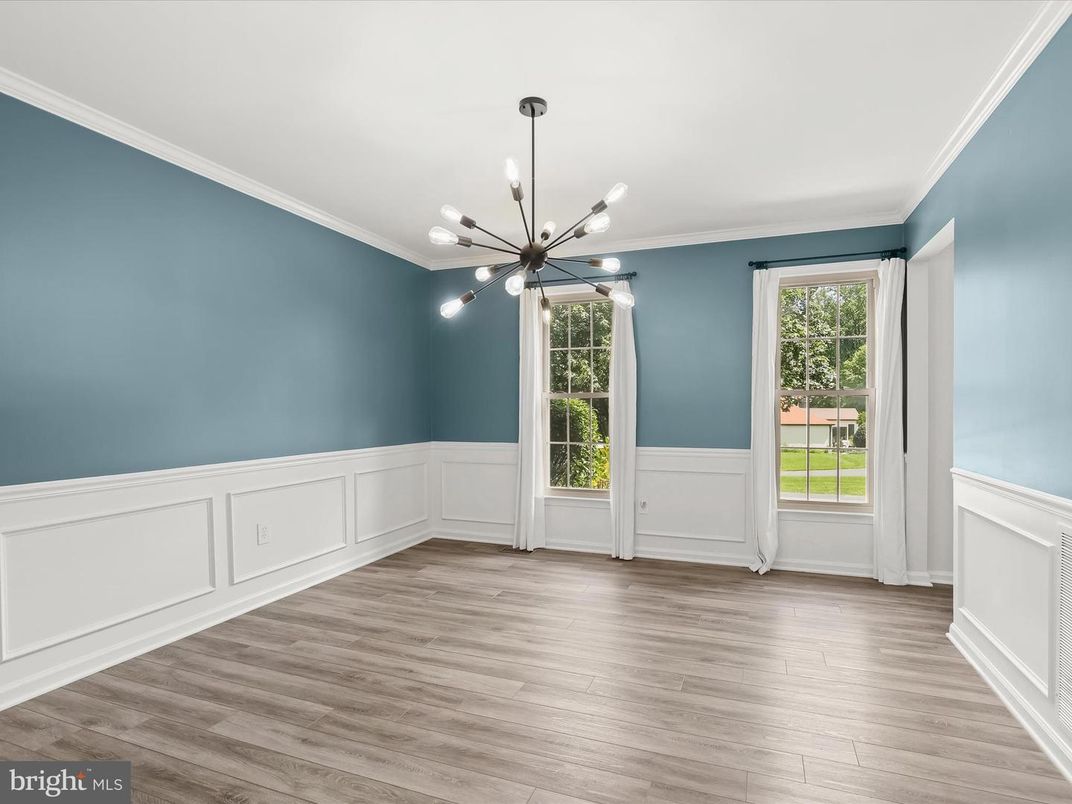 Empty room, Interior, Pendant Lights, Wood Texture Flooring