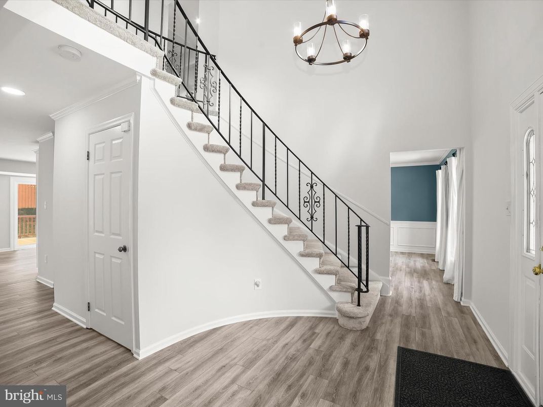 Chandelier, Interior, Recessed Lighting, Wood Texture Flooring