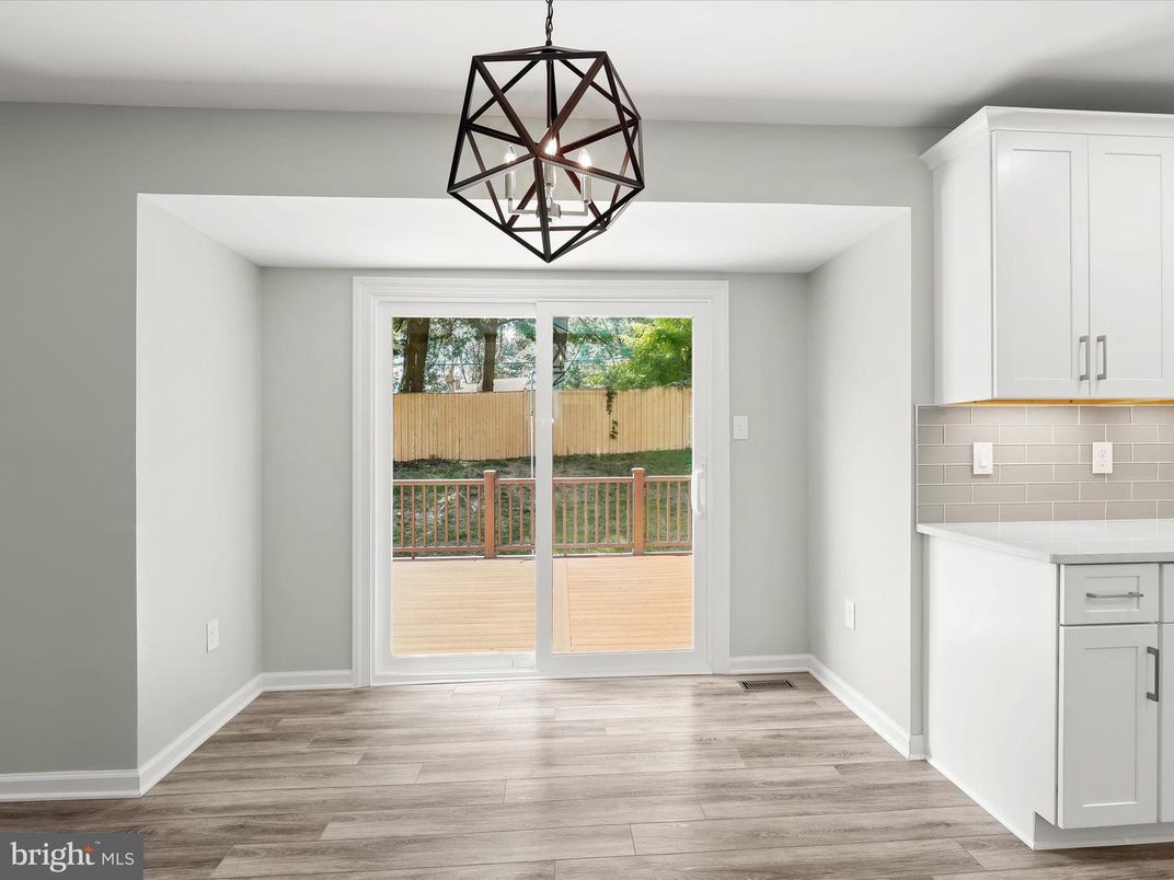 Interior, Pendant Lights, Wood Texture Flooring