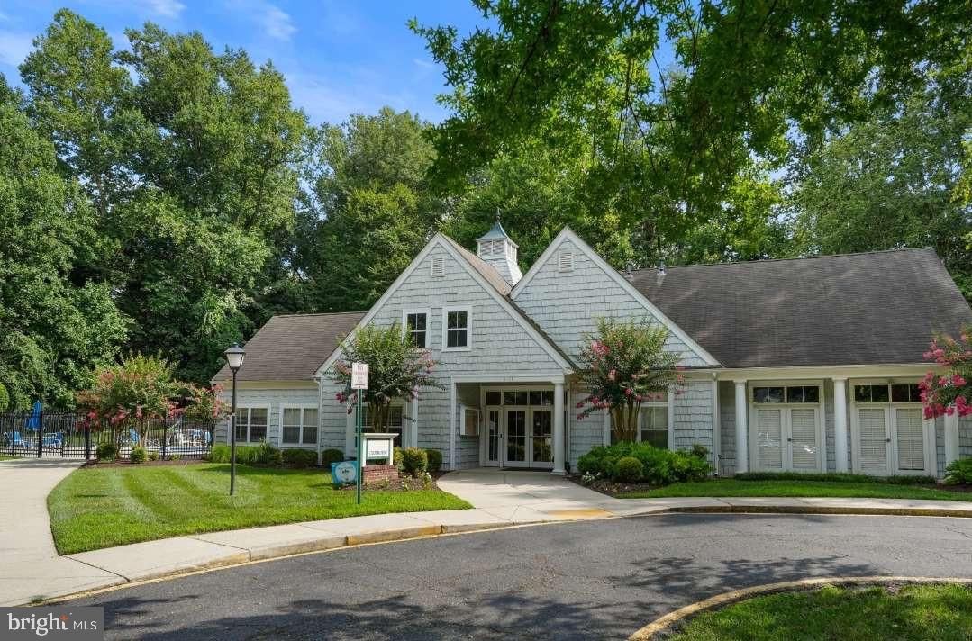 Attached, Exterior, Facade, Ranch