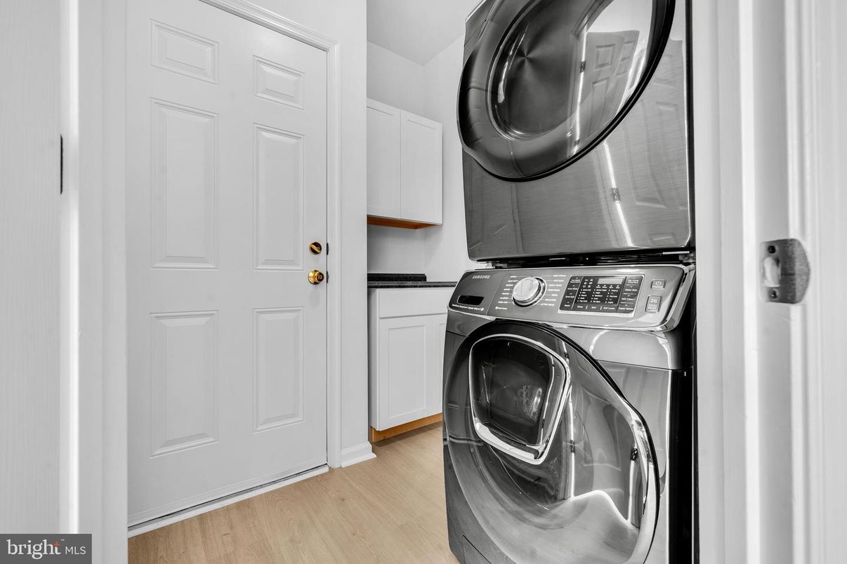Interior, Utility Closets, Washer, Wood Texture Flooring