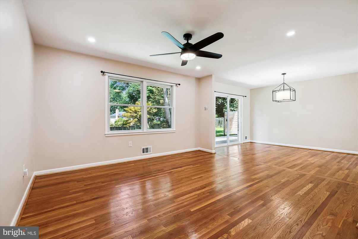 Empty room, Interior, Pendant Lights, Recessed Lighting, Wood Texture Flooring