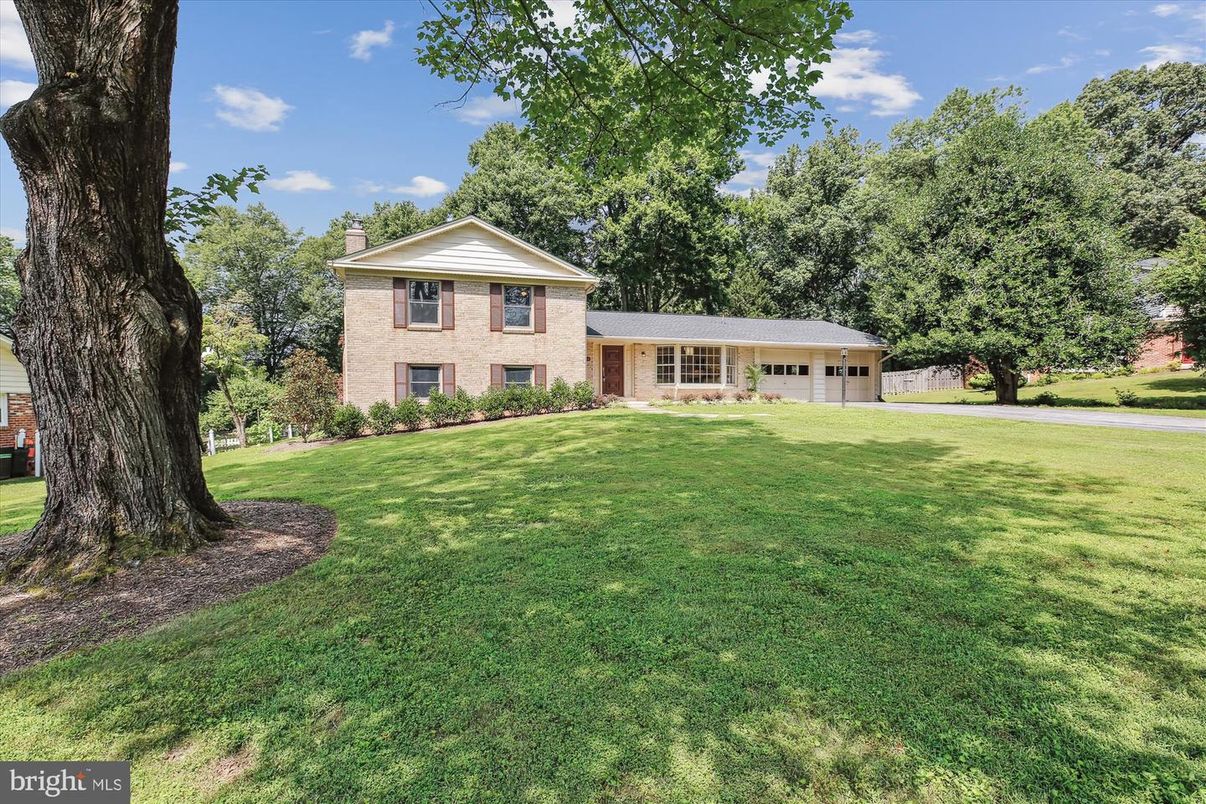 Attached, Backyard, Exterior, Facade, Georgian