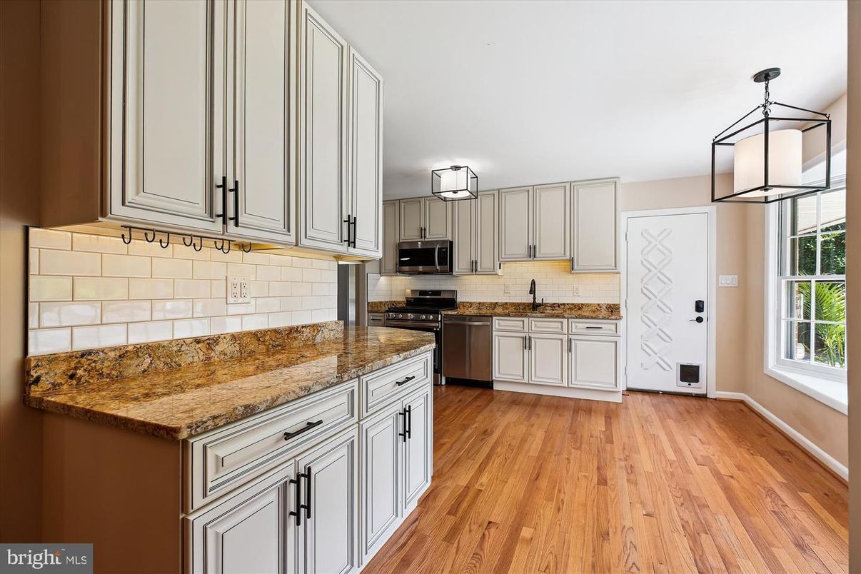 Interior, Kitchen, Pendant Lights, Wood Texture Flooring
