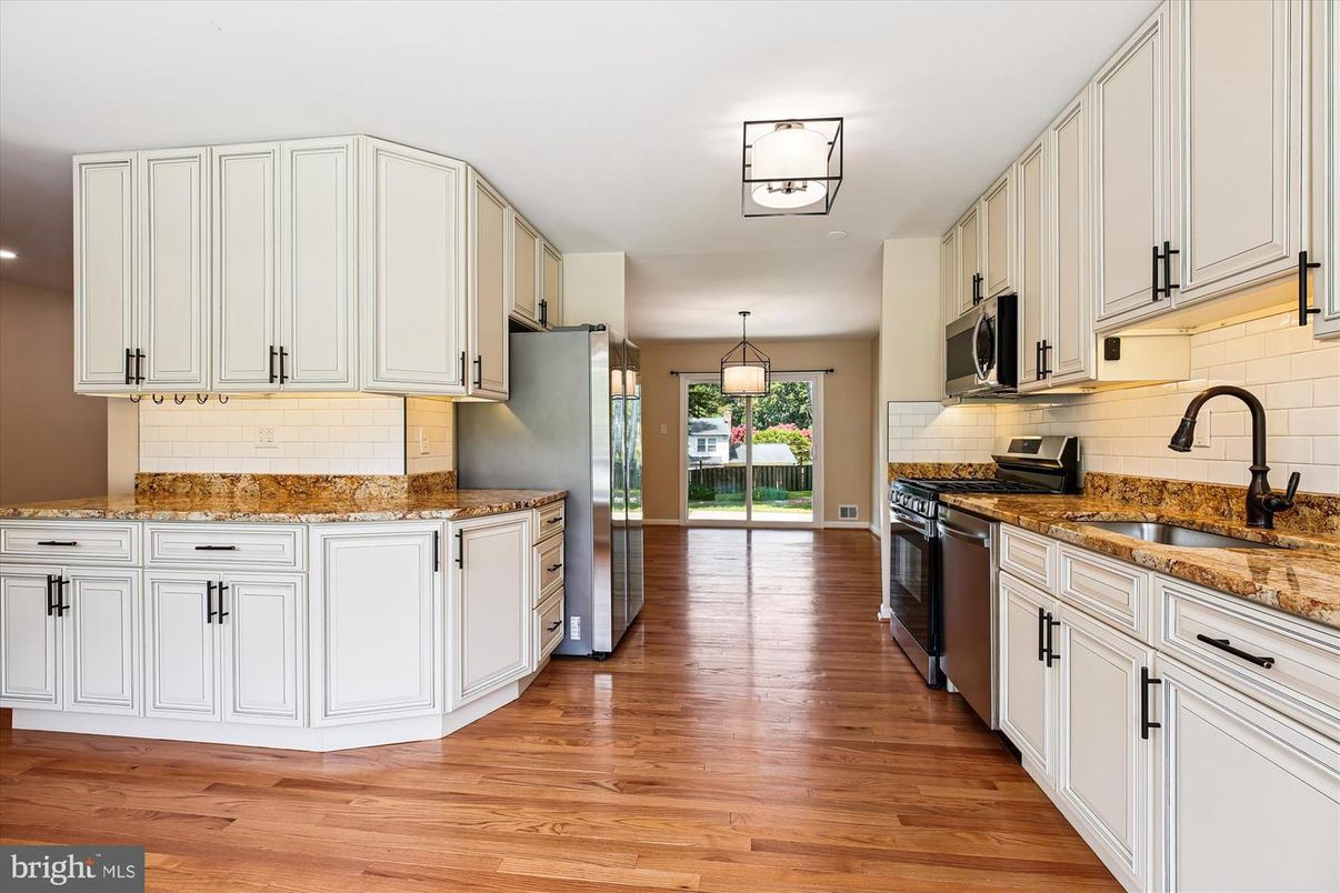Interior, Kitchen, Pendant Lights, Wood Texture Flooring