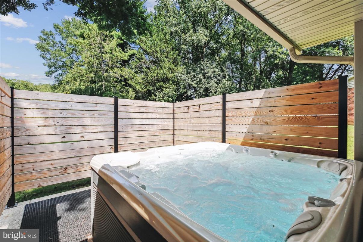 Exterior, Hot Tub
