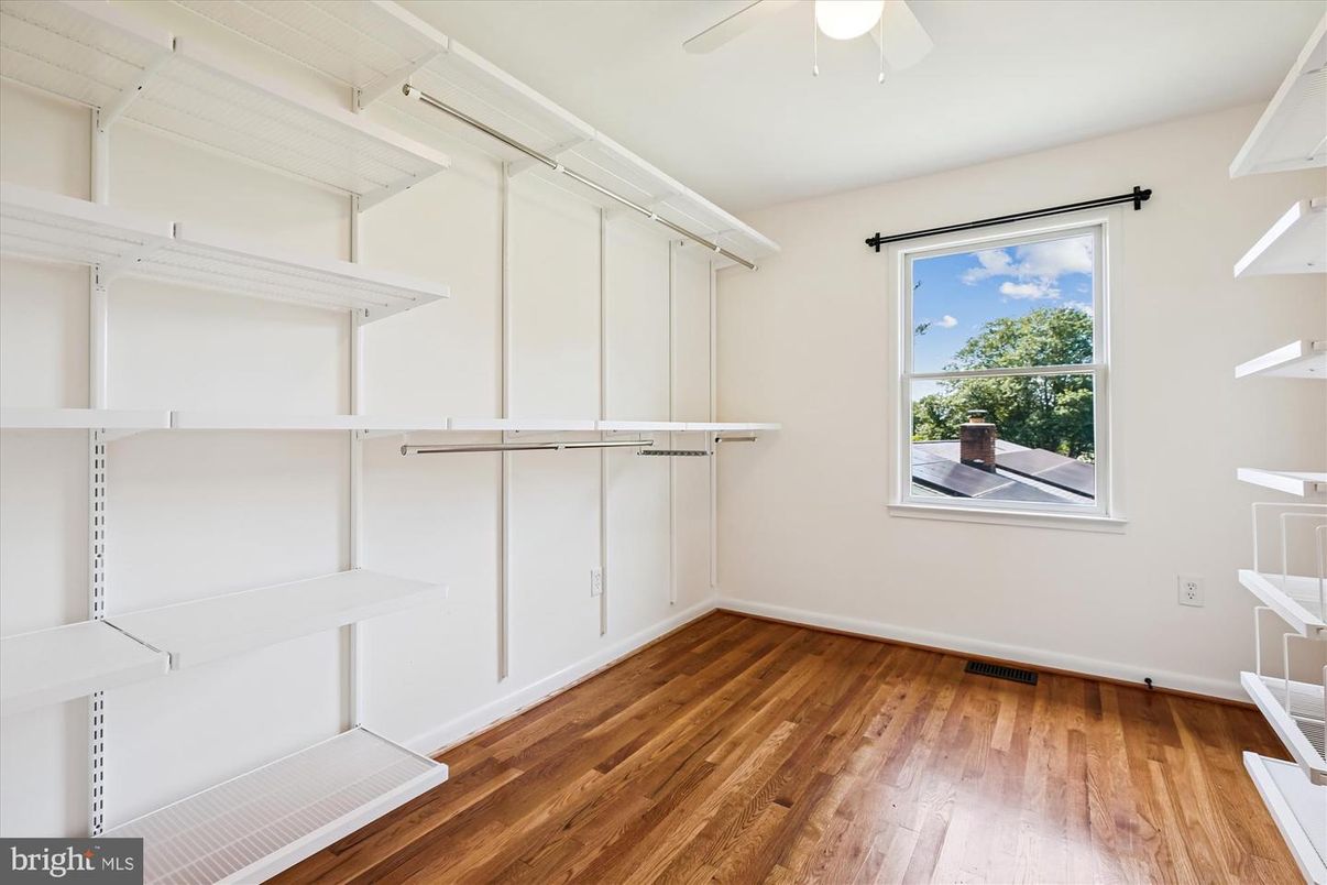 Interior, Walk-in Closets, Wood Texture Flooring