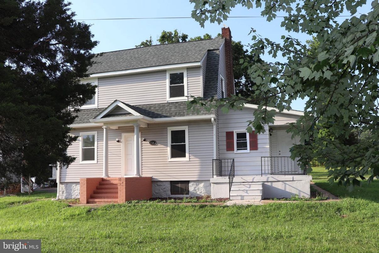 Exterior, Facade, American Foursquare