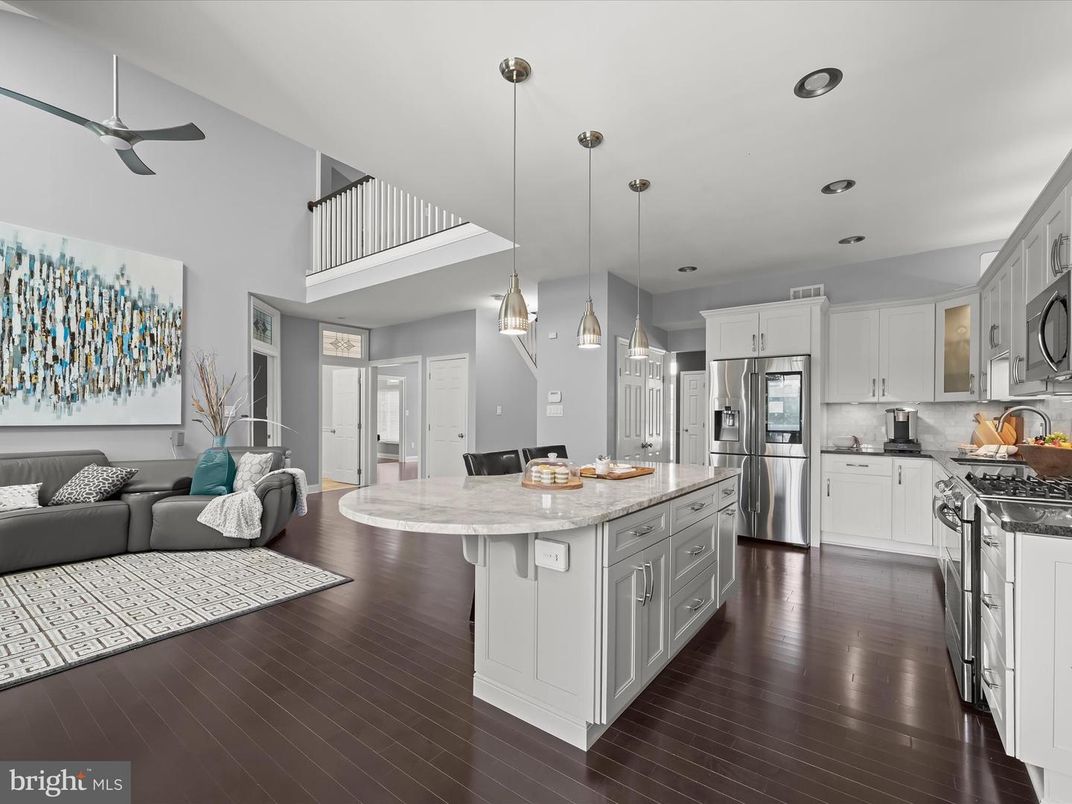Interior, Kitchen, Living room, Pendant Lights, Recessed Lighting, Stainless Steel Appliances, Wood Texture Flooring