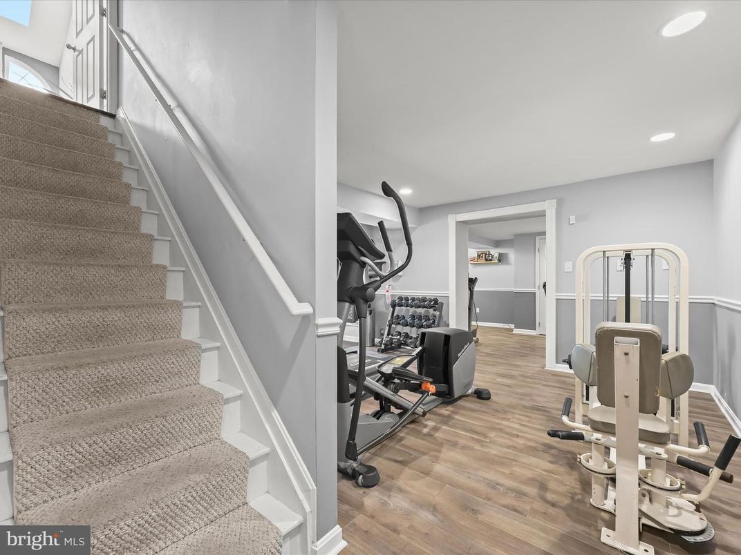 Fitness Equipment, Interior, Recessed Lighting, Wood Texture Flooring
