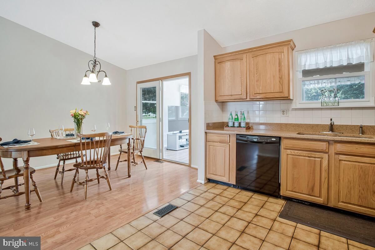 Dining room, Interior, Kitchen, Pendant Lights, Wood Texture Flooring