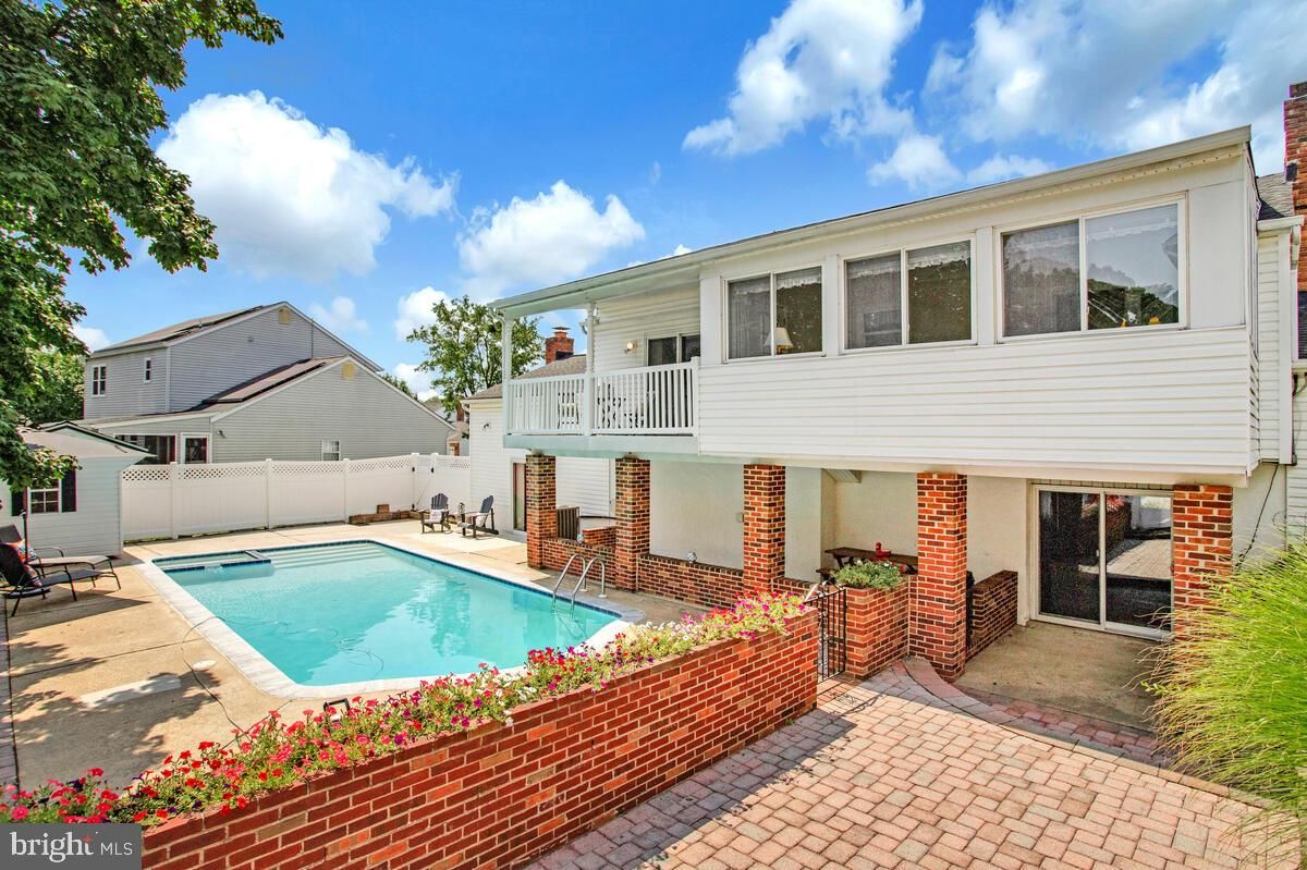 Exterior, Pool, Solar Panels