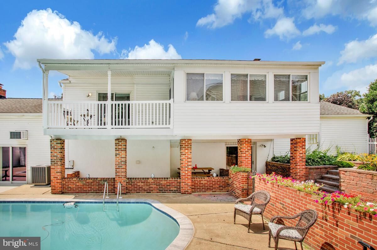Exterior, Pool