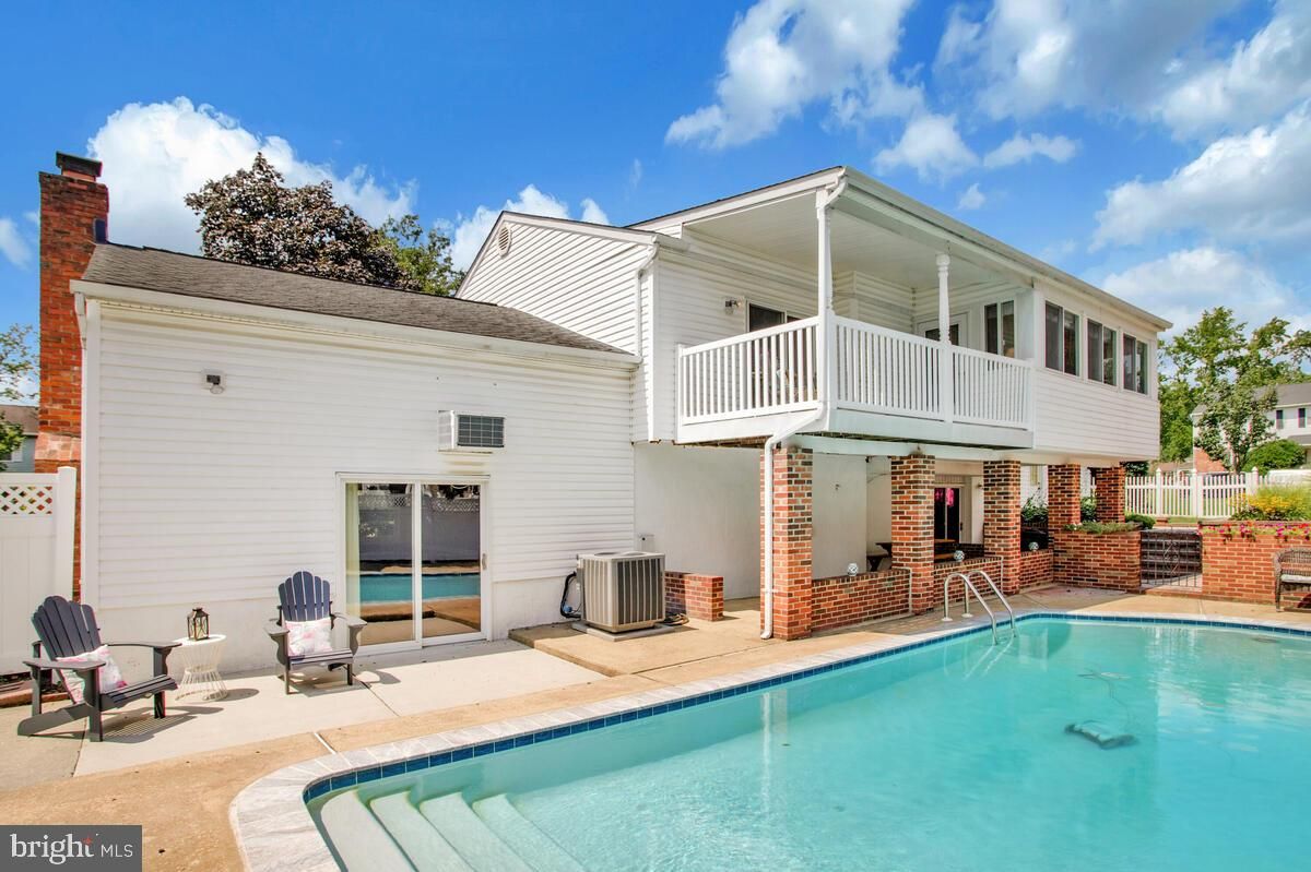 Exterior, Pool