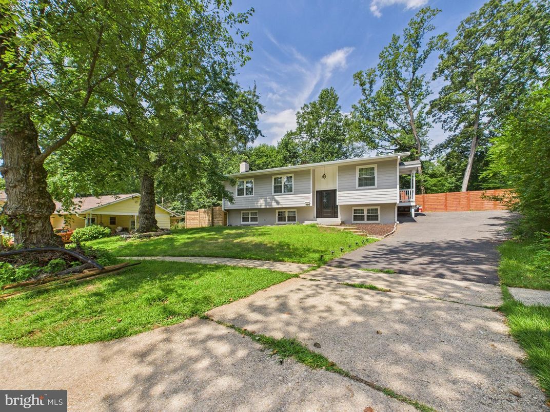Backyard, Exterior, Facade, Raised Ranch