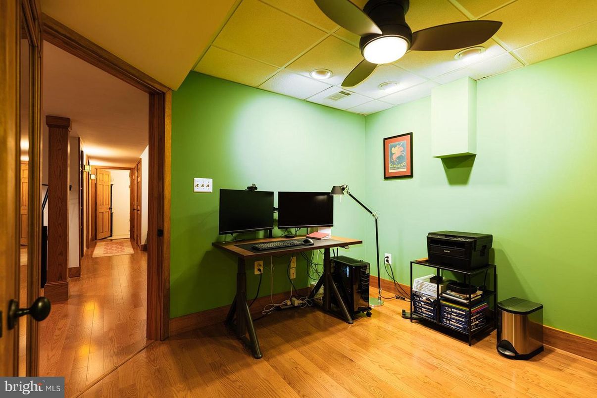 Home Office, Interior, Recessed Lighting, Wood Texture Flooring