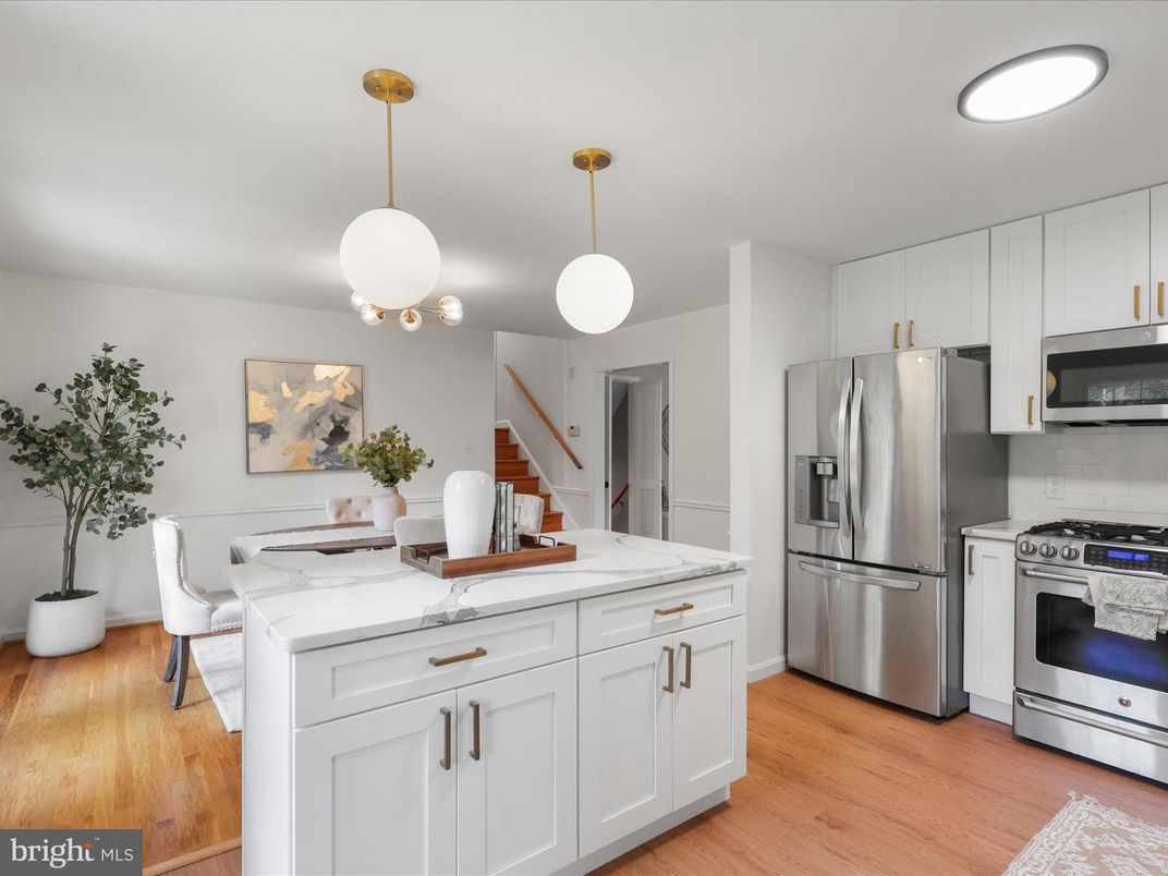 Dining room, Interior, Kitchen, Pendant Lights, Recessed Lighting, Stainless Steel Appliances, Wood Texture Flooring
