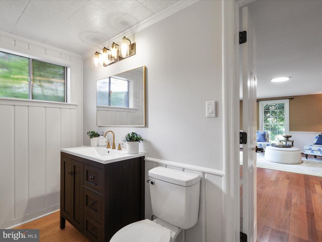 Bathroom, Interior, Recessed Lighting, Wood Texture Flooring