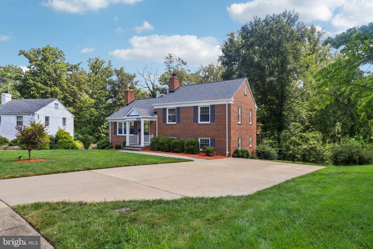 Backyard, Exterior, Facade, Brick Facade, Cape Cod