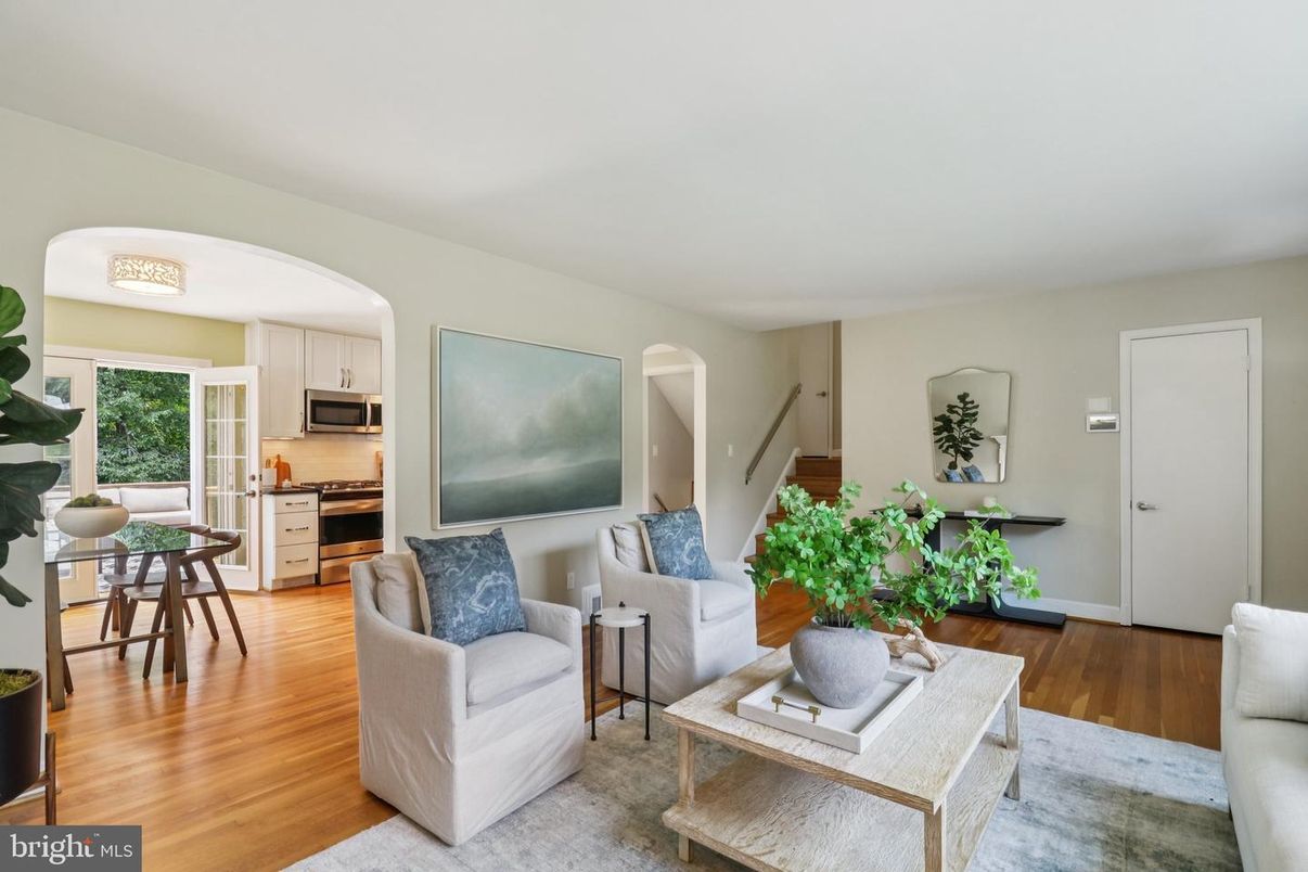 Dining room, Interior, Kitchen, Living room, Stainless Steel Appliances, Wood Texture Flooring