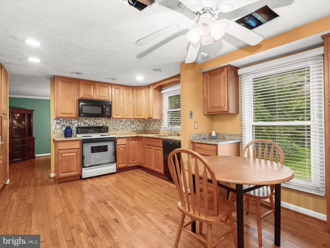 Dining room, Interior, Kitchen, Recessed Lighting, Wood Texture Flooring
