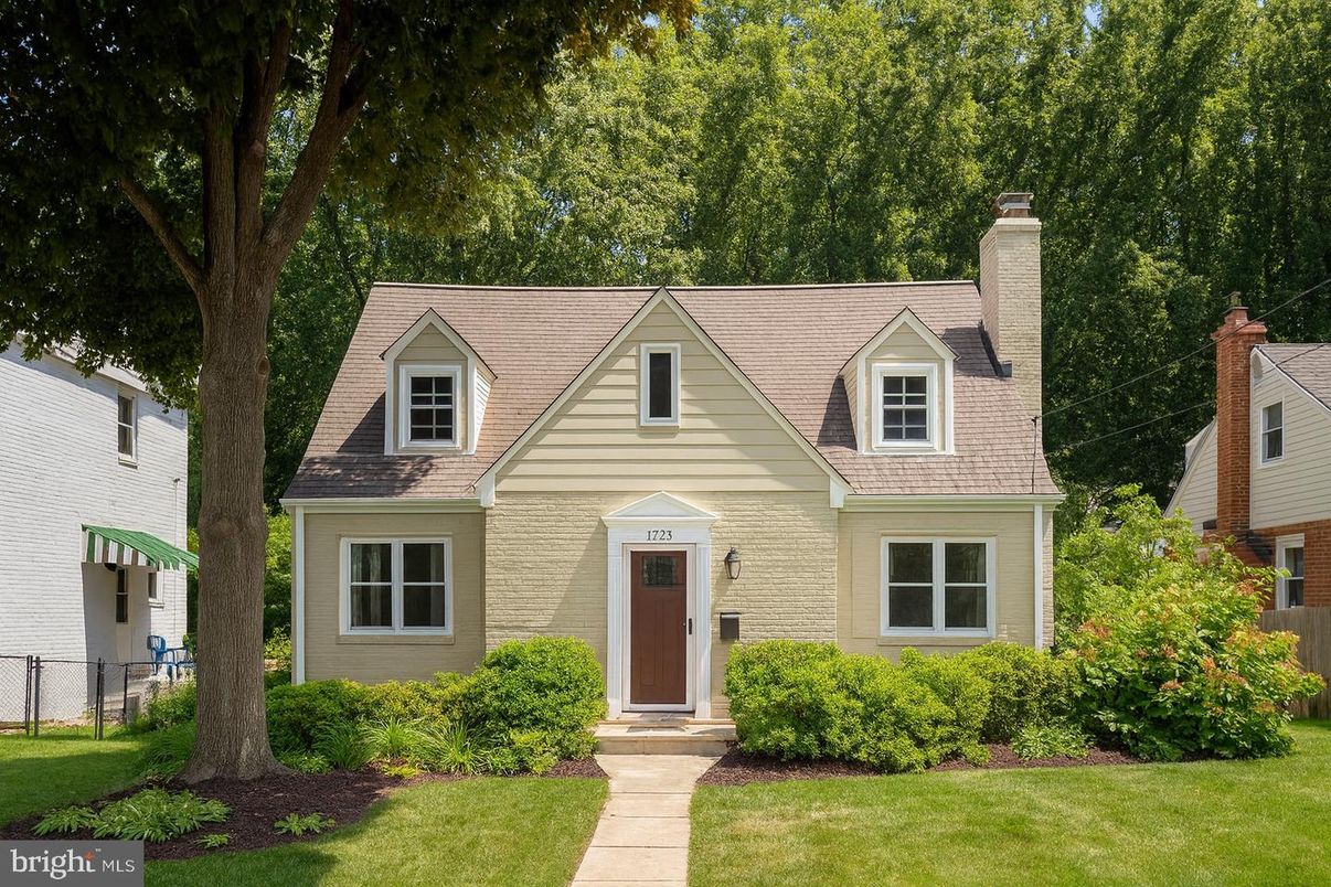 Exterior, Facade, Cape Cod