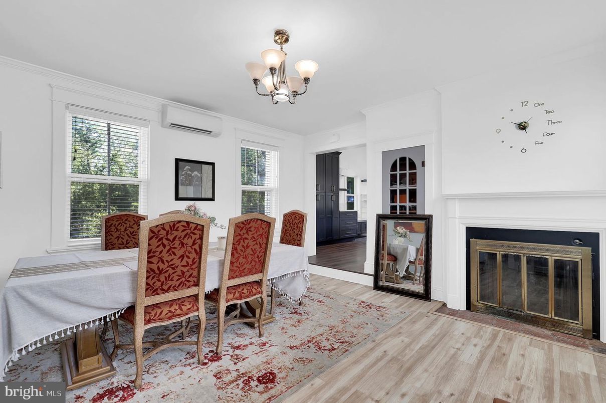 Chandelier, Dining room, Fireplace, Interior, Wood Texture Flooring