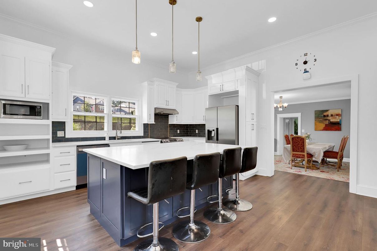 Chandelier, Dining room, Interior, Kitchen, Pendant Lights, Recessed Lighting, Stainless Steel Appliances, Wood Texture Flooring