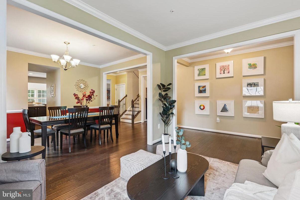 Chandelier, Dining room, Interior, Recessed Lighting, Wood Texture Flooring