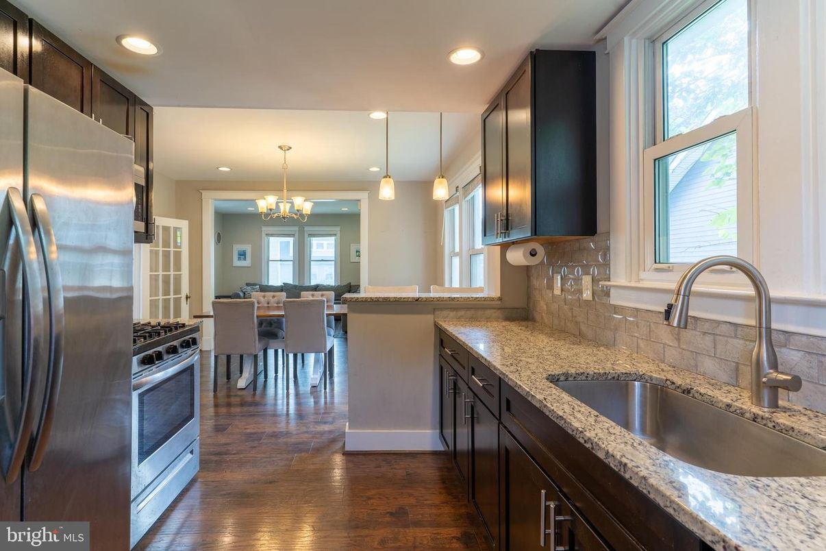 Chandelier, Dining room, Interior, Kitchen, Pendant Lights, Recessed Lighting, Wood Texture Flooring