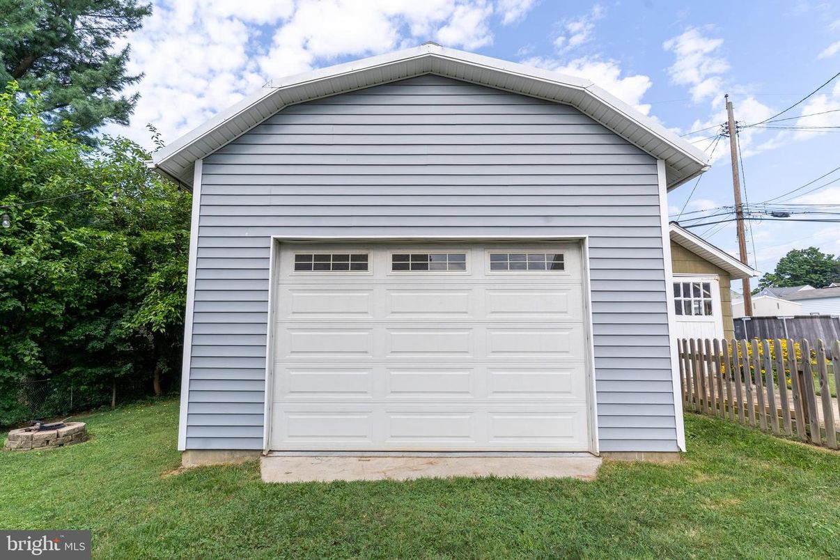 Detached Garage, Exterior