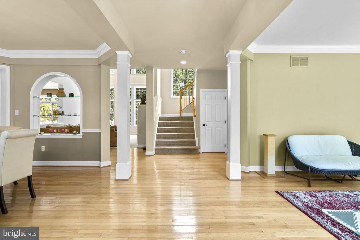 Interior, Recessed Lighting, Wood Texture Flooring