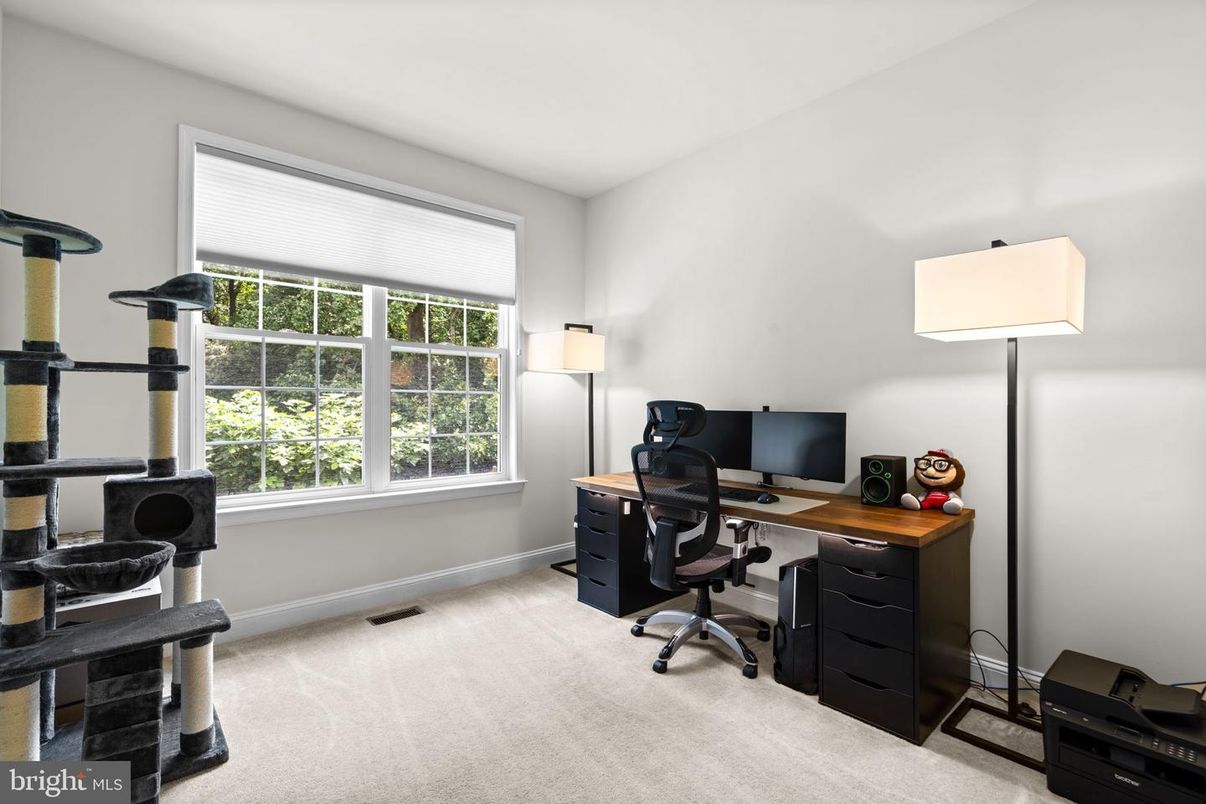 Home Office, Interior