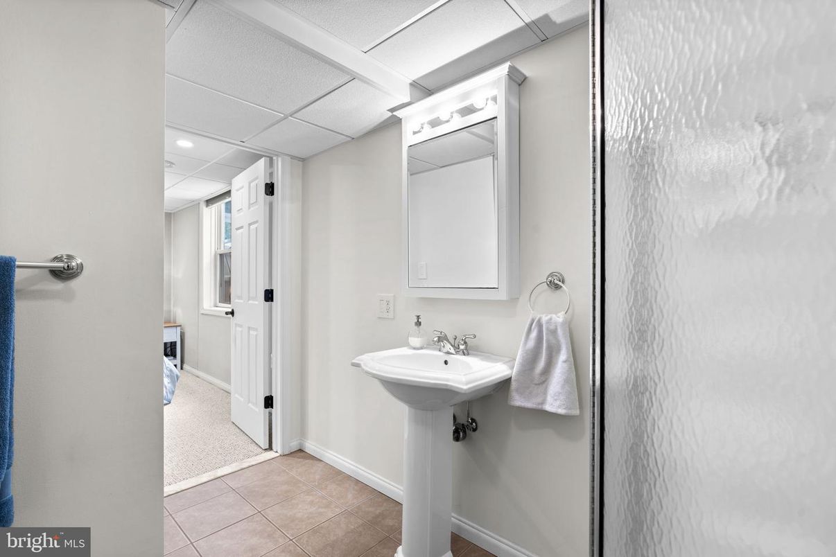 Bathroom, Interior, Recessed Lighting
