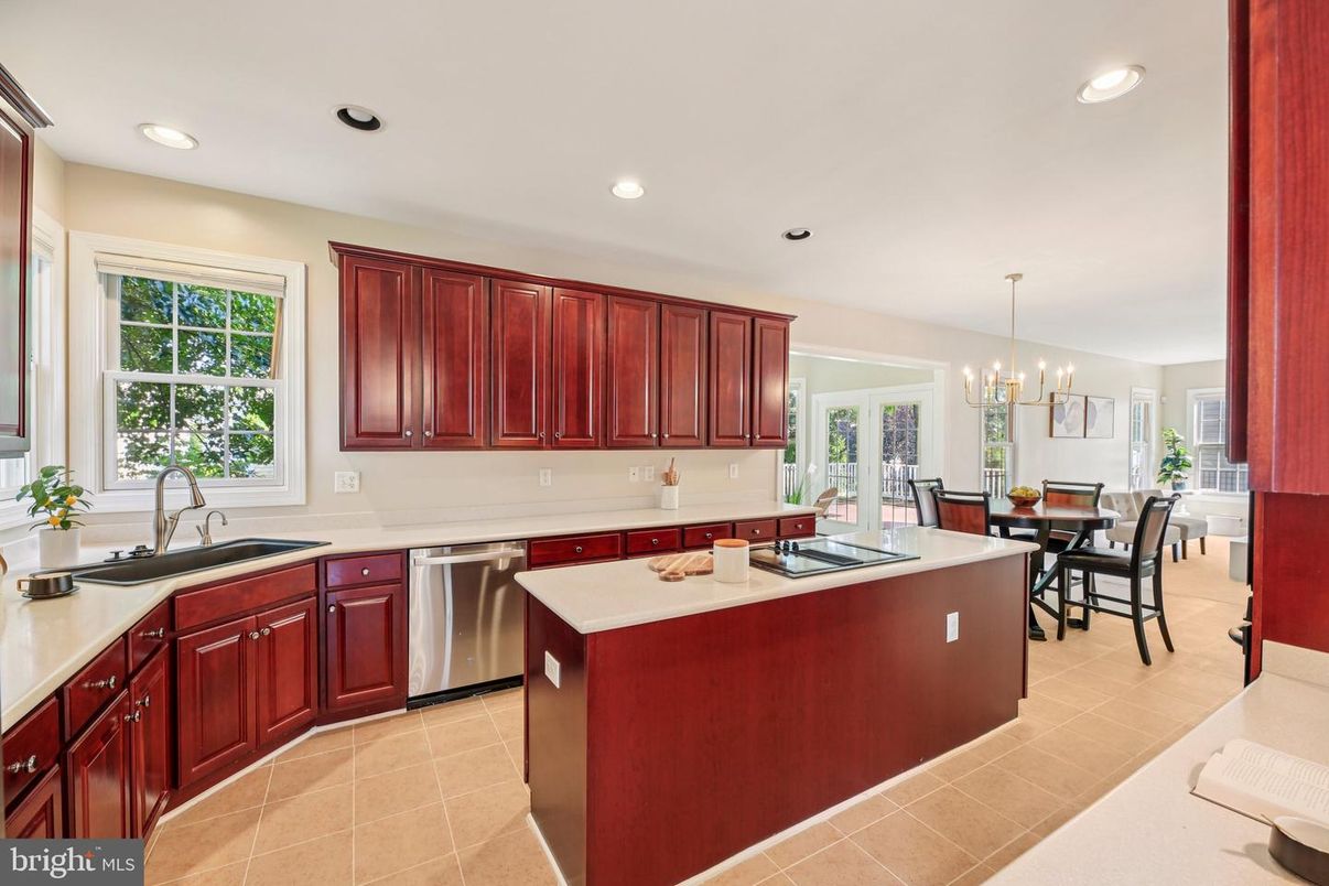 Chandelier, Dining room, Interior, Kitchen, Pendant Lights, Recessed Lighting, Stainless Steel Appliances