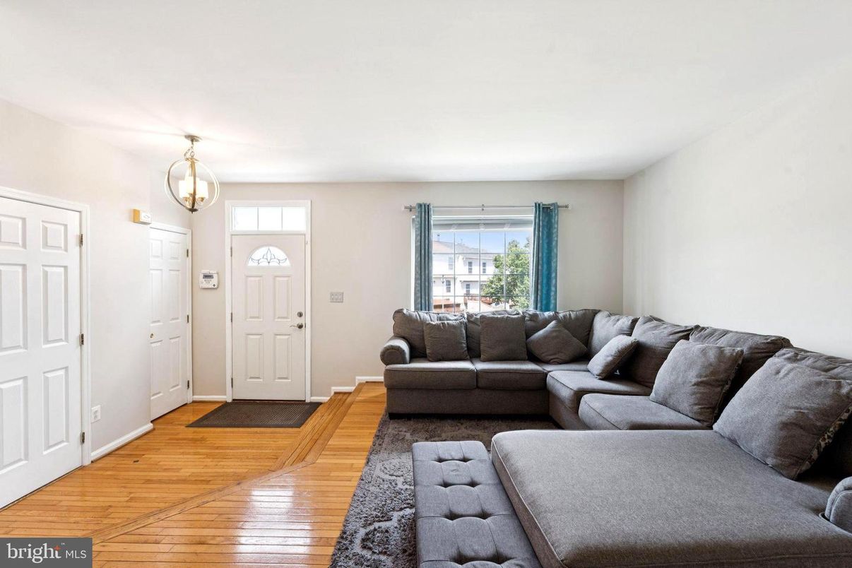 Interior, Living room, Pendant Lights, Wood Texture Flooring