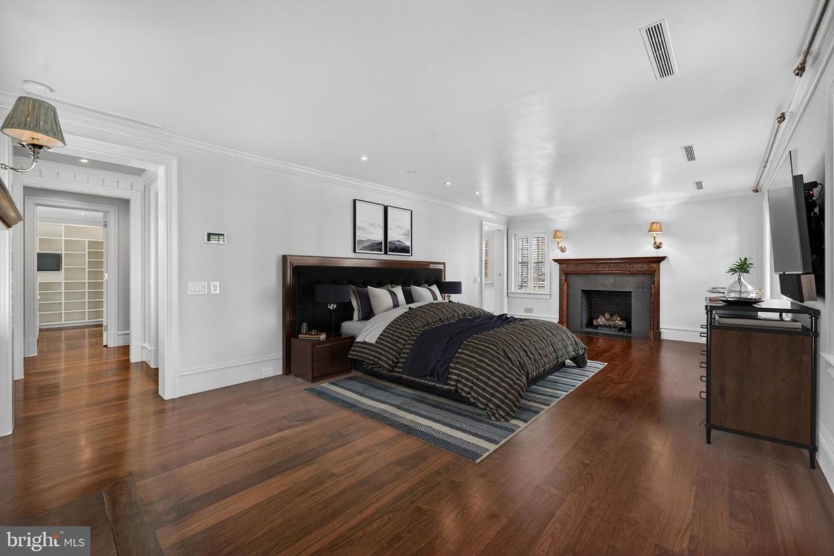 Bedroom, Fireplace, Interior, Recessed Lighting, Wood Texture Flooring