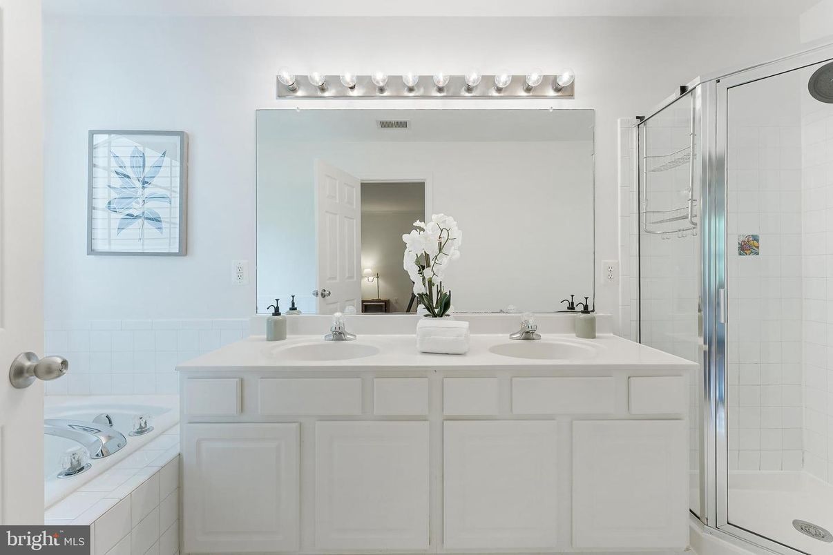 Bathroom, Dual Sink Vanities, Interior