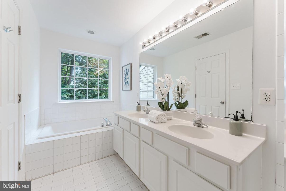 Bathroom, Dual Sink Vanities, Interior
