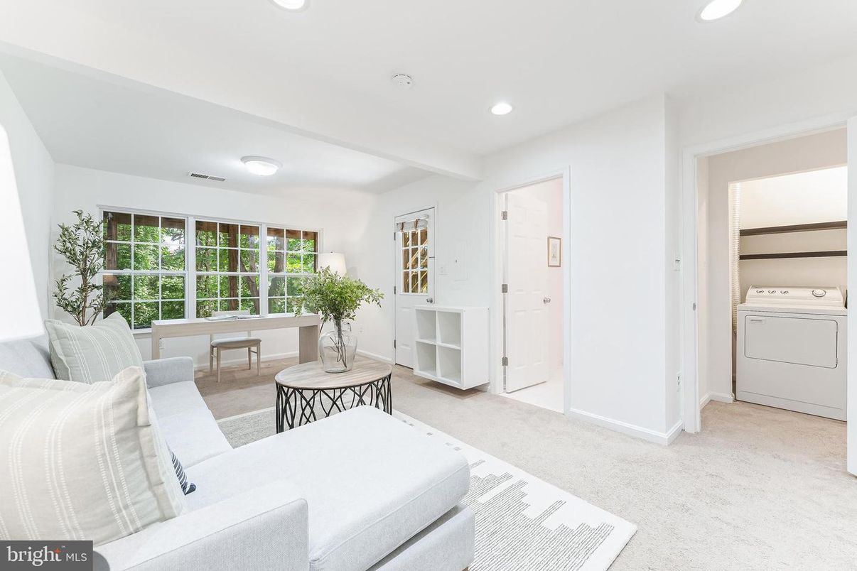 Bedroom, Interior, Recessed Lighting, Washer