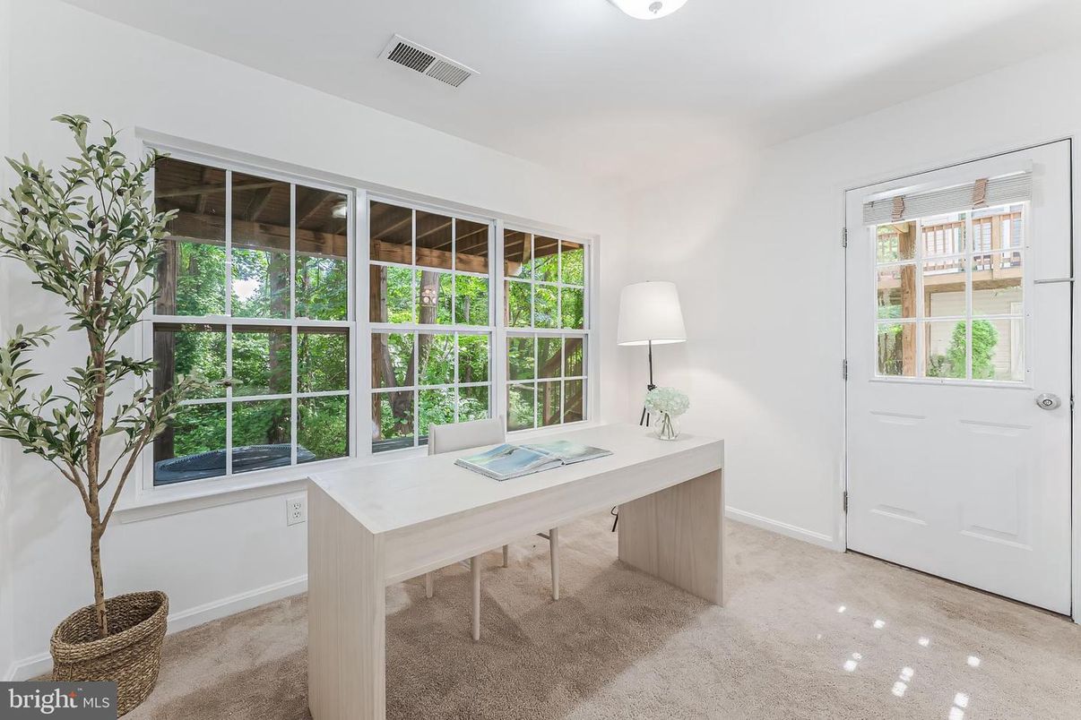 Home Office, Interior