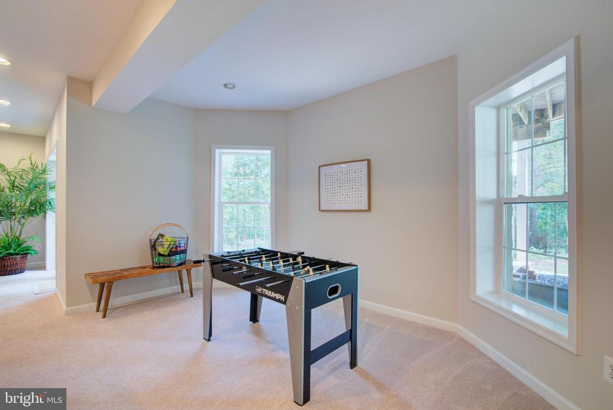 Game Room, Interior, Recessed Lighting