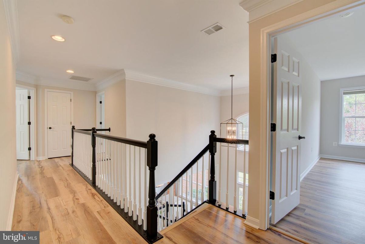Interior, Pendant Lights, Recessed Lighting, Wood Texture Flooring