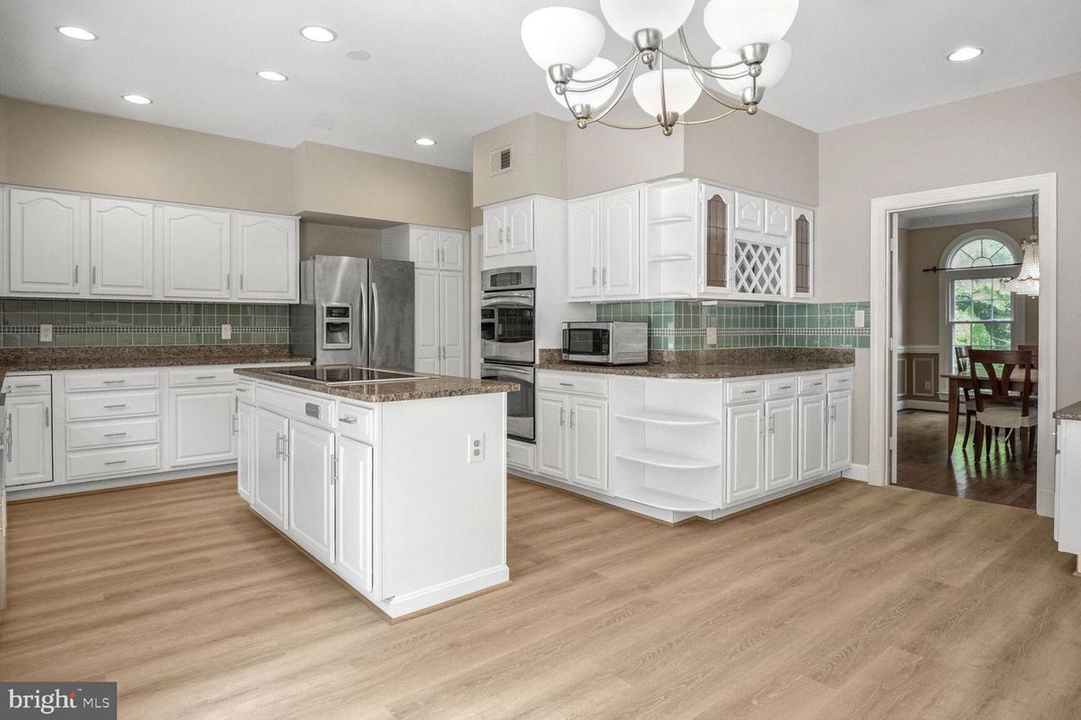 Chandelier, Dining room, Interior, Kitchen, Recessed Lighting, Stainless Steel Appliances, Wood Texture Flooring
