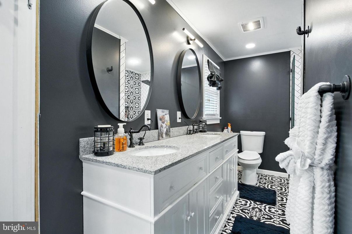 Bathroom, Dual Sink Vanities, Interior, Recessed Lighting