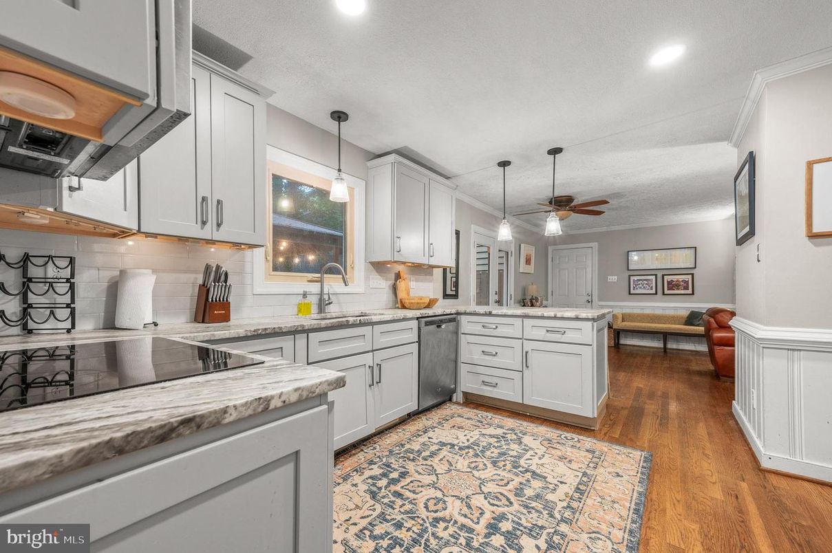 Interior, Kitchen, Pendant Lights, Recessed Lighting, Wood Texture Flooring