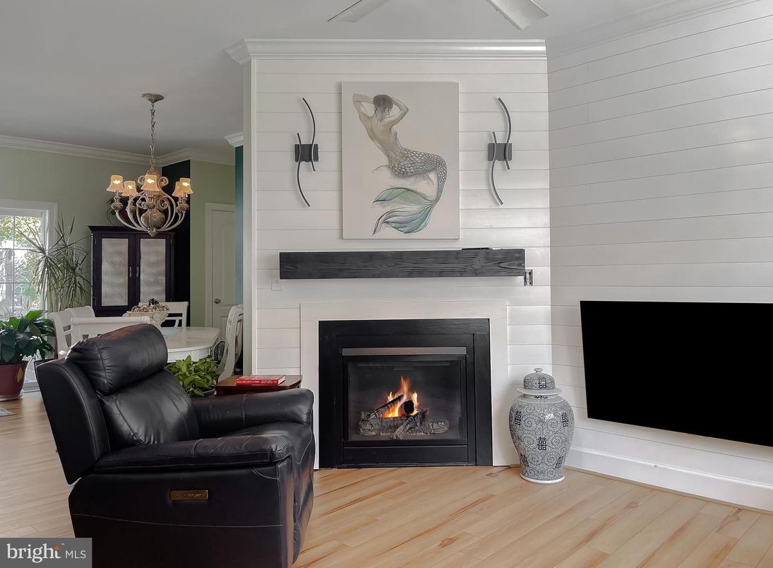 Chandelier, Dining room, Fireplace, Interior, Wood Texture Flooring