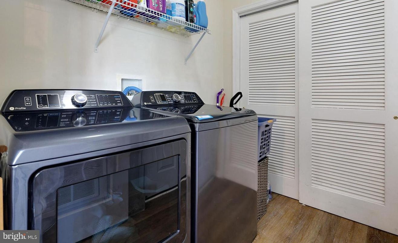 Interior, Utility Closets, Washer, Wood Texture Flooring