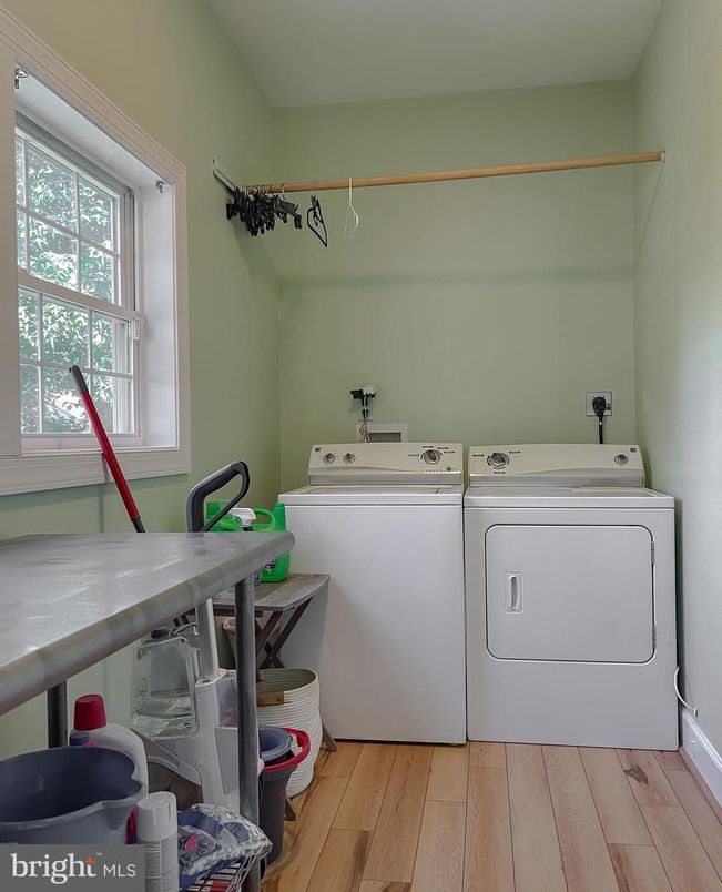Interior, Utility Closets, Washer, Wood Texture Flooring